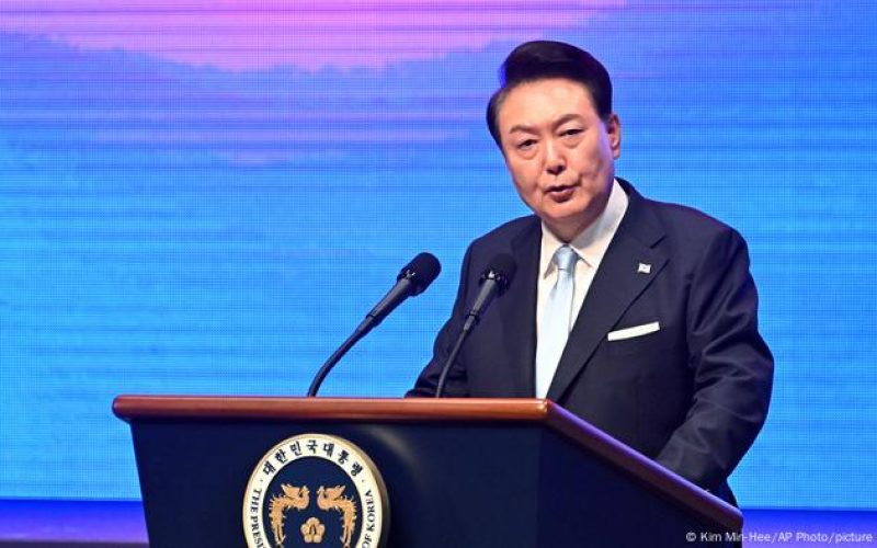 Militares impedem prisão do presidente afastado da Coreia do Sul, Yoon Suk-yeol, durante operação policial