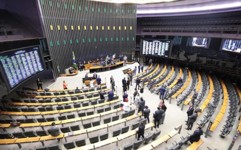 Nove Deputados e um Senador Renunciam para Assumir Prefeituras em 2025